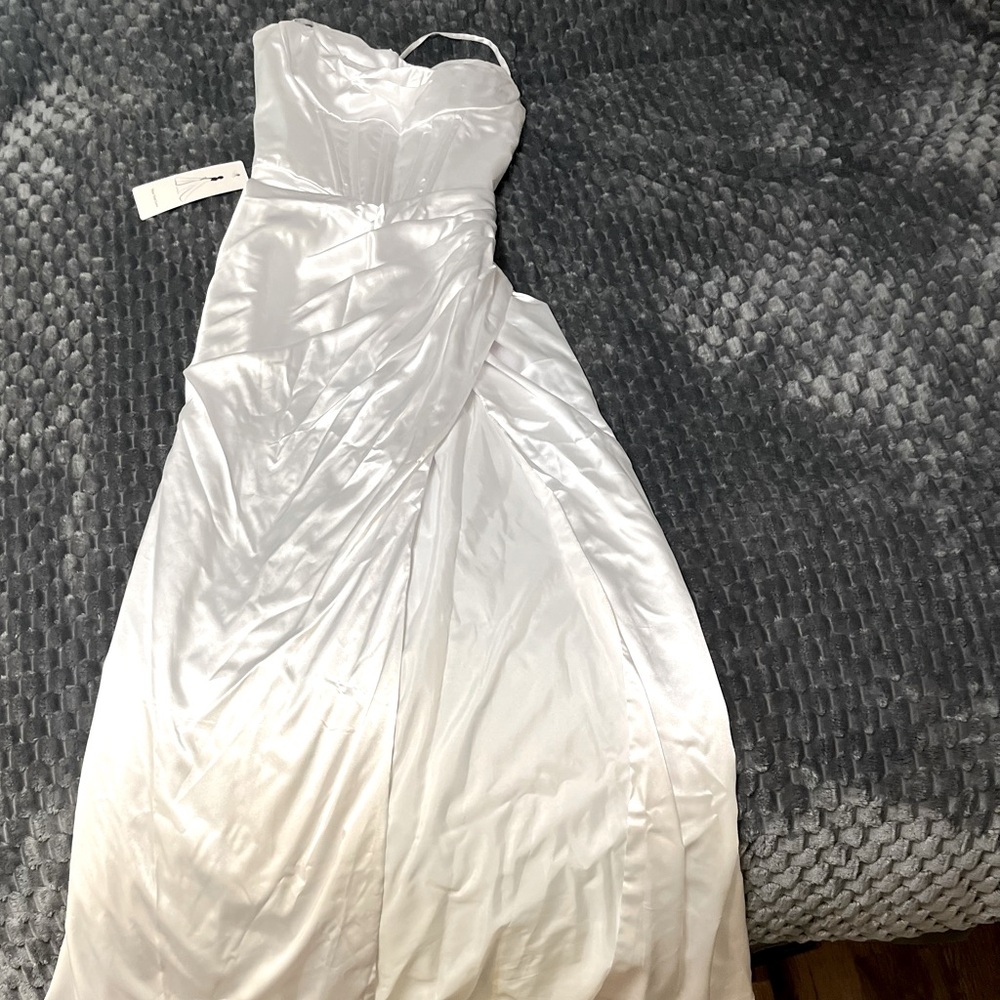 Elegant White Strapless Gown